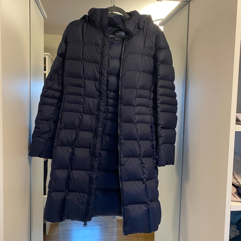The North Face - women’s long light weight puffer 550